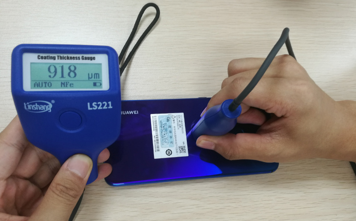 鍍層測厚儀檢測手機背面的鍍層厚度
